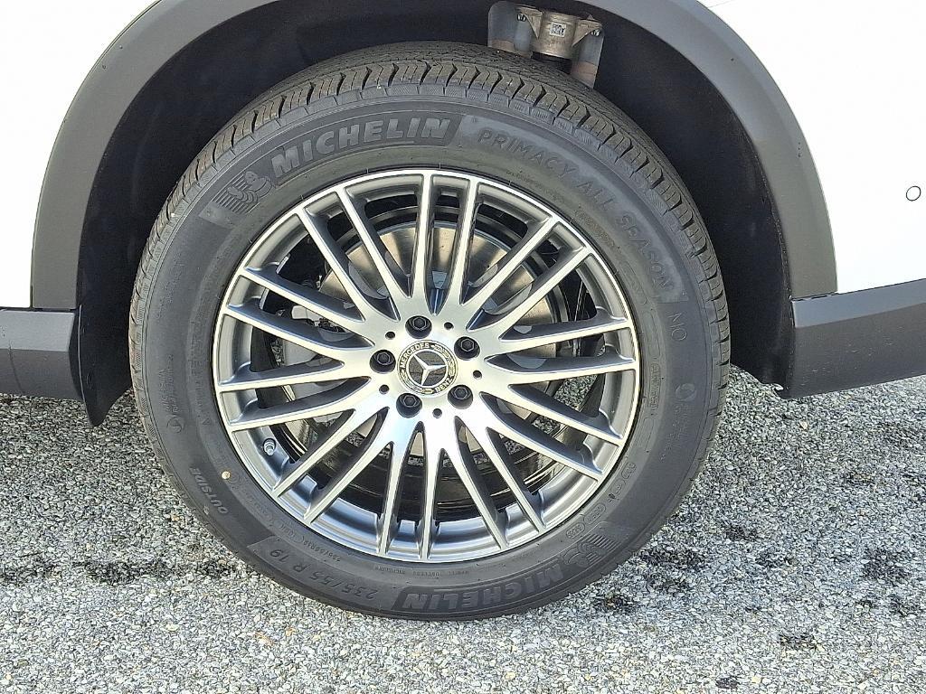 new 2026 Mercedes-Benz GLC 300 car