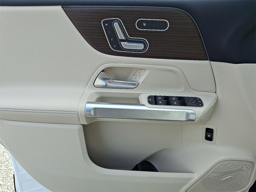 new 2026 Mercedes-Benz GLB 250 car, priced at $53,395