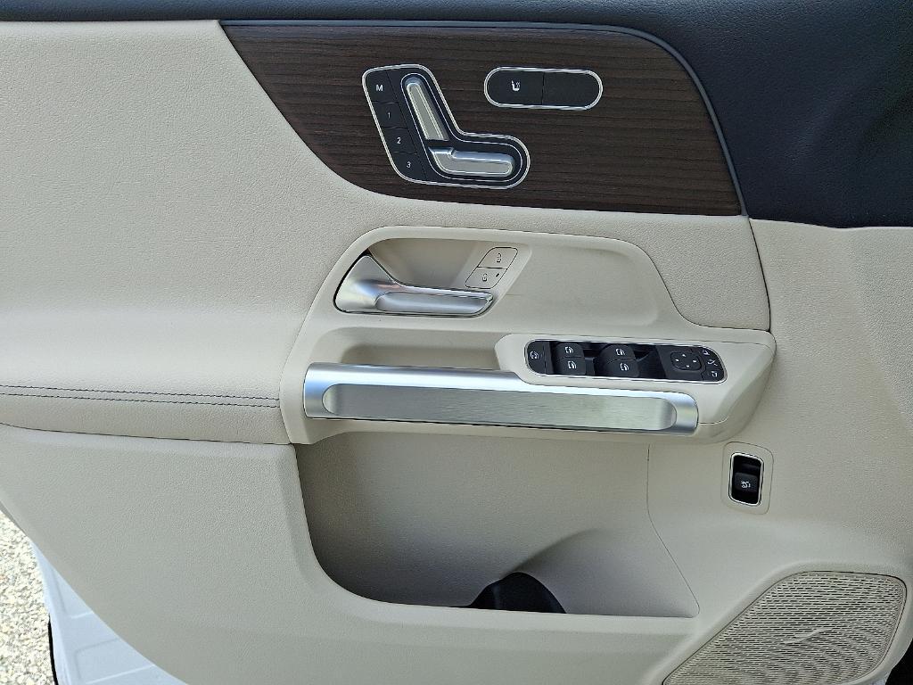 new 2026 Mercedes-Benz GLB 250 car