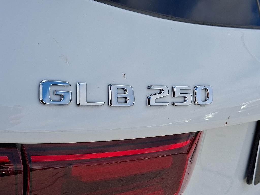new 2026 Mercedes-Benz GLB 250 car
