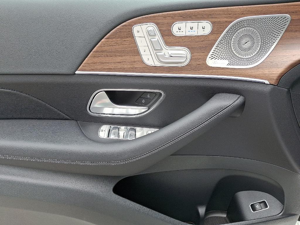 new 2025 Mercedes-Benz GLS 450 car, priced at $99,895