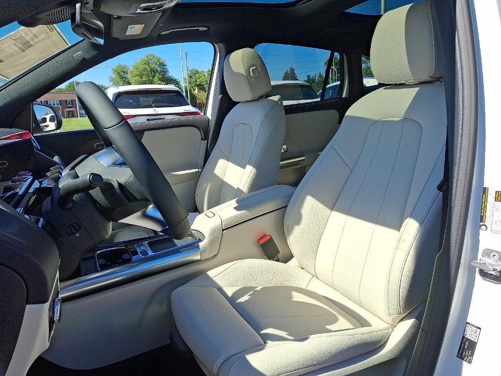 new 2026 Mercedes-Benz GLA 250 car, priced at $48,195
