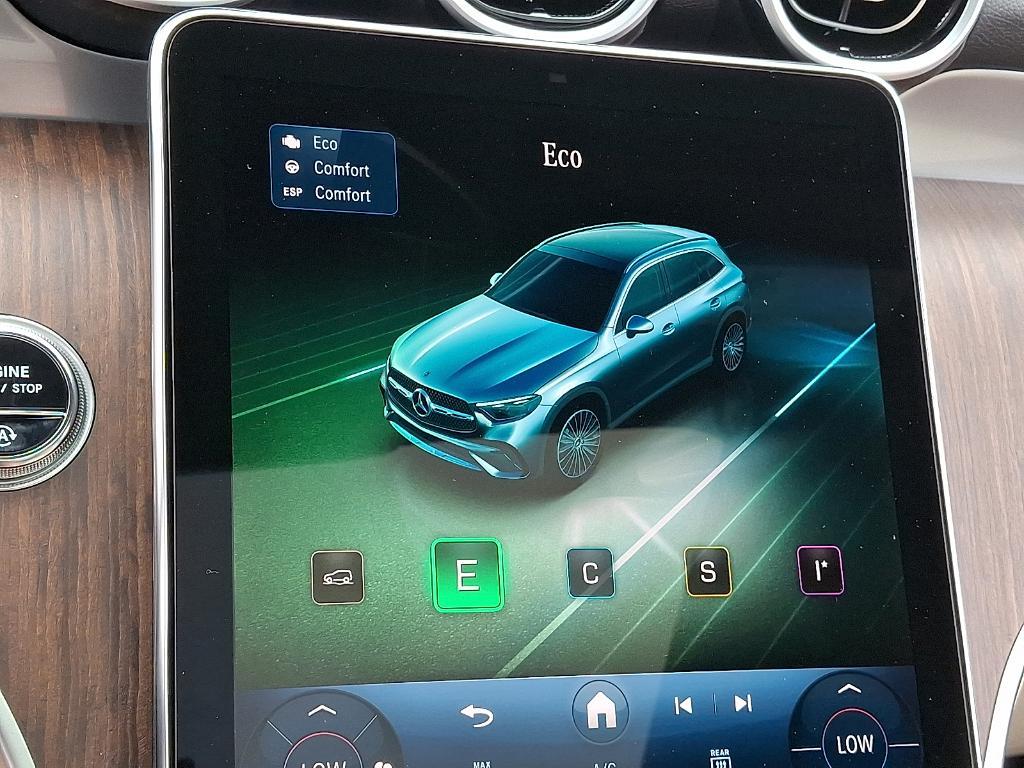 new 2025 Mercedes-Benz GLC 300 car