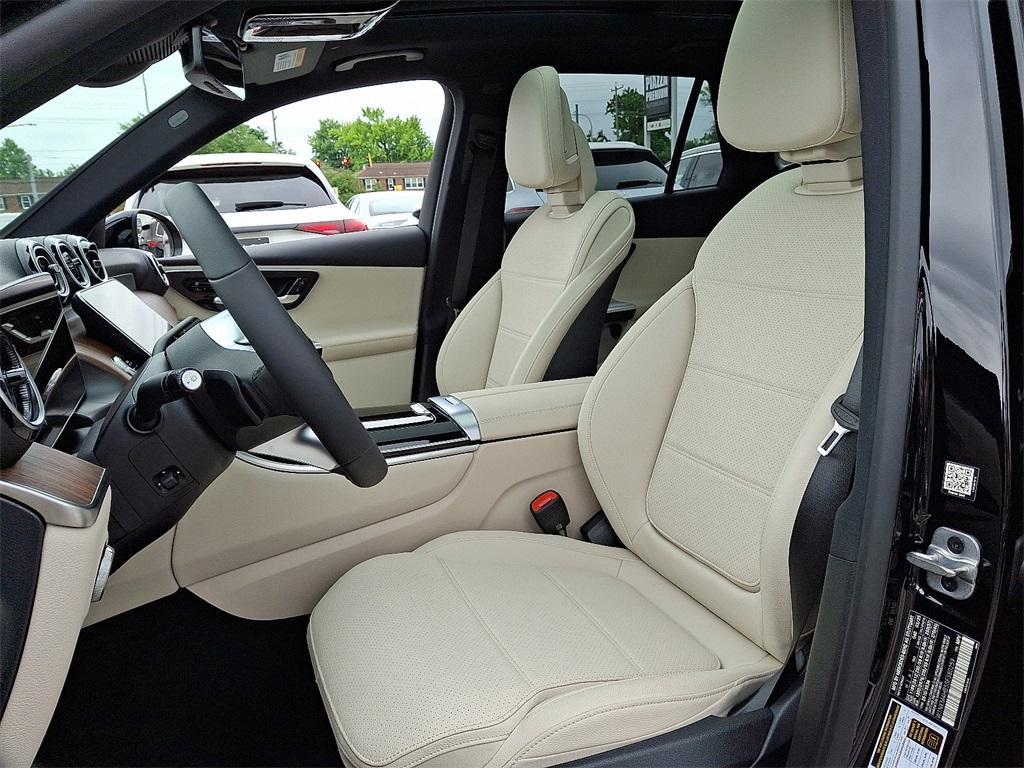 new 2025 Mercedes-Benz GLC 300 car, priced at $55,615