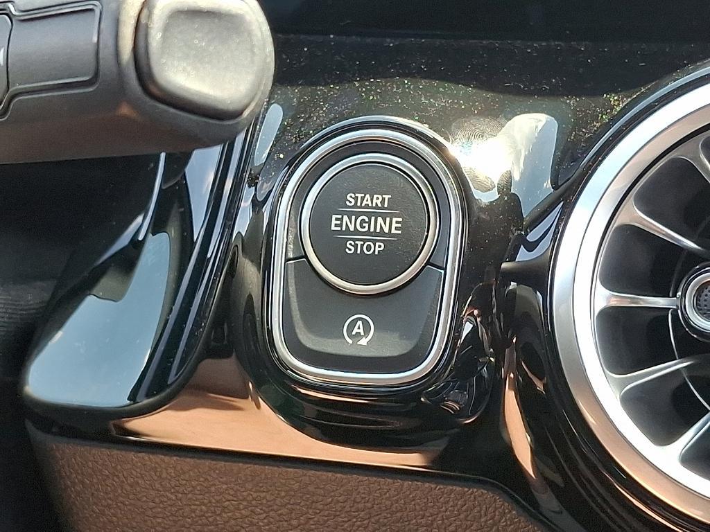 new 2025 Mercedes-Benz GLA 250 car, priced at $47,295
