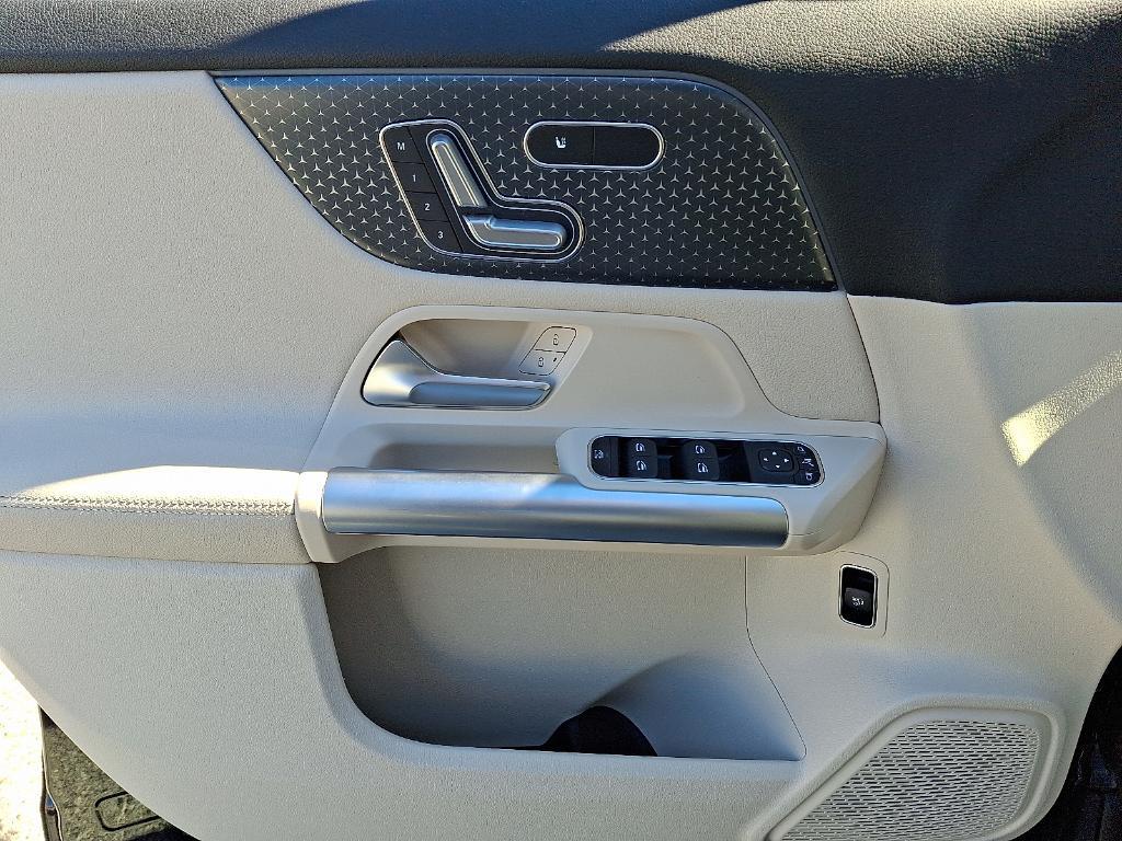 used 2025 Mercedes-Benz GLA 250 car, priced at $42,900