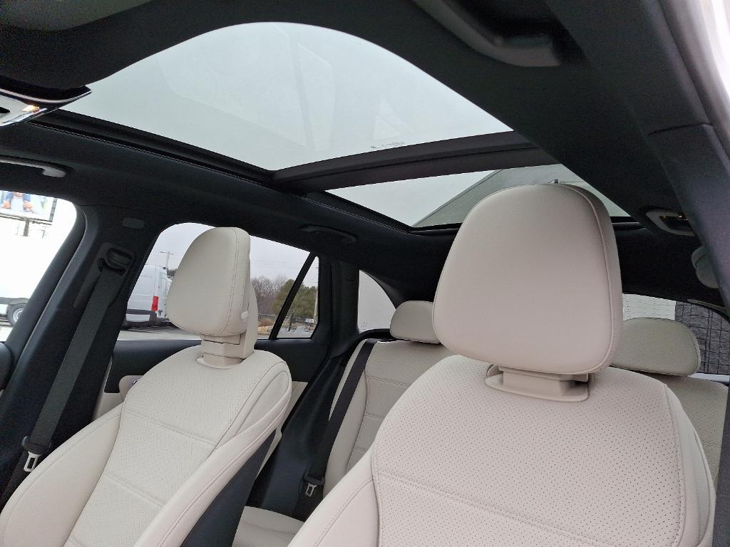 new 2025 Mercedes-Benz GLC 300 car, priced at $54,185