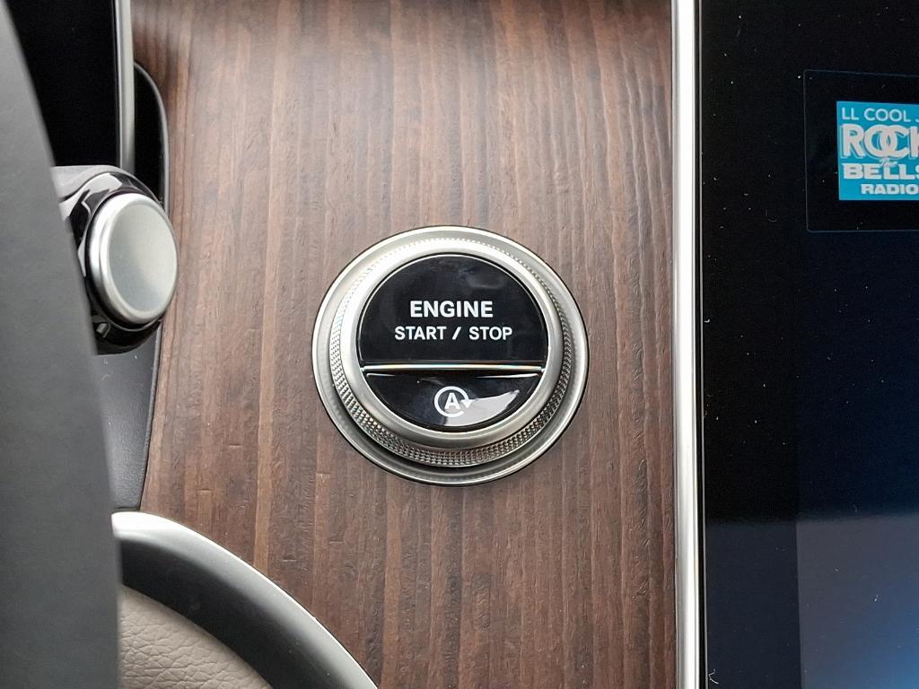 new 2025 Mercedes-Benz GLC 300 car, priced at $54,185