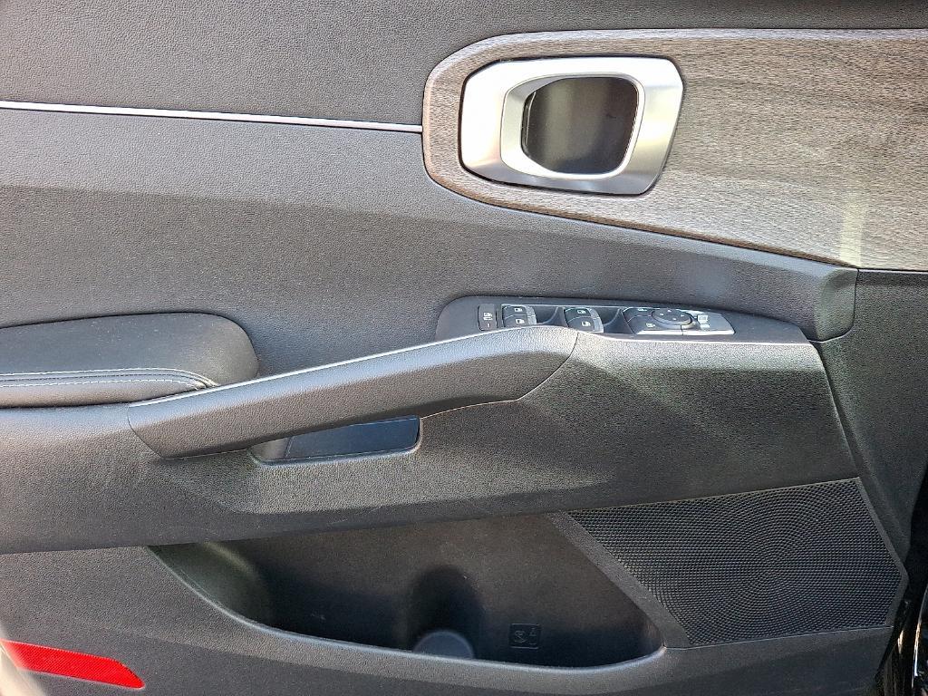 used 2022 Kia Sorento car, priced at $25,900