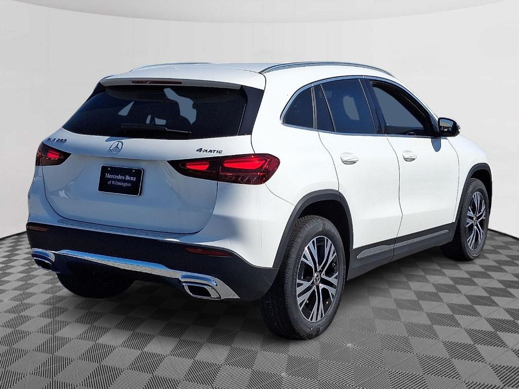 new 2025 Mercedes-Benz GLA 250 car, priced at $44,250