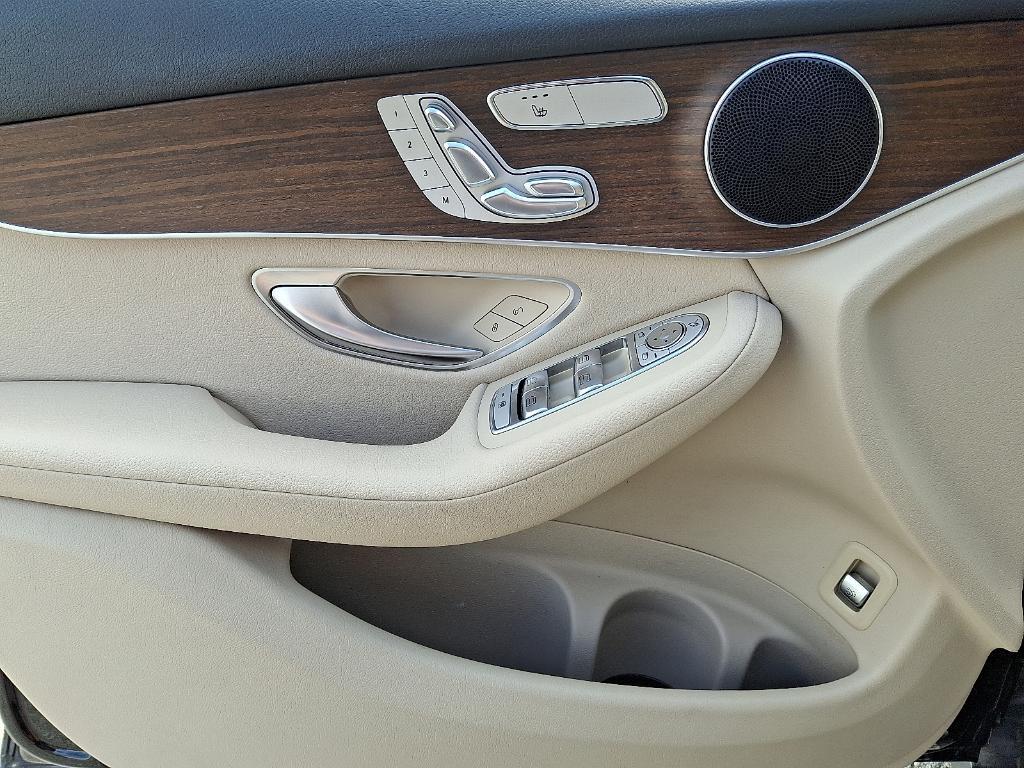 used 2020 Mercedes-Benz GLC 300 car