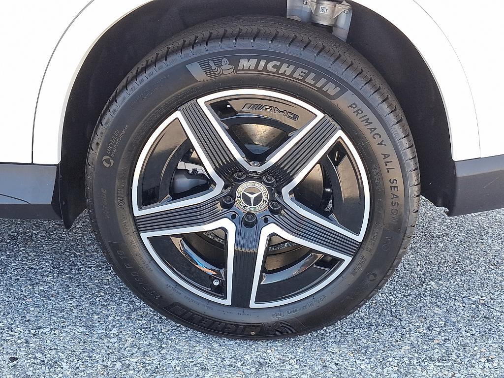 new 2025 Mercedes-Benz GLC 300 car, priced at $57,800