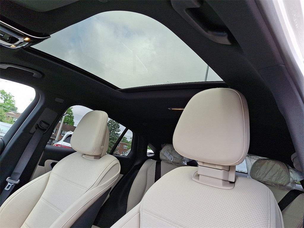 new 2025 Mercedes-Benz GLC 300 car, priced at $60,735