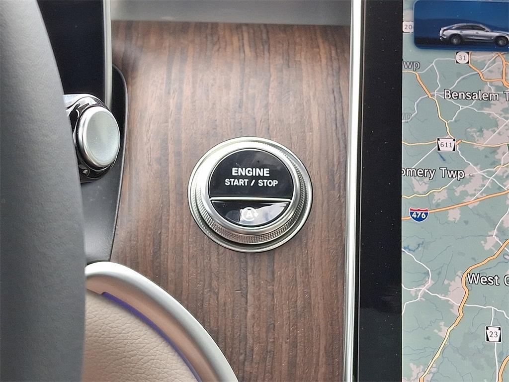 new 2025 Mercedes-Benz GLC 300 car, priced at $60,735