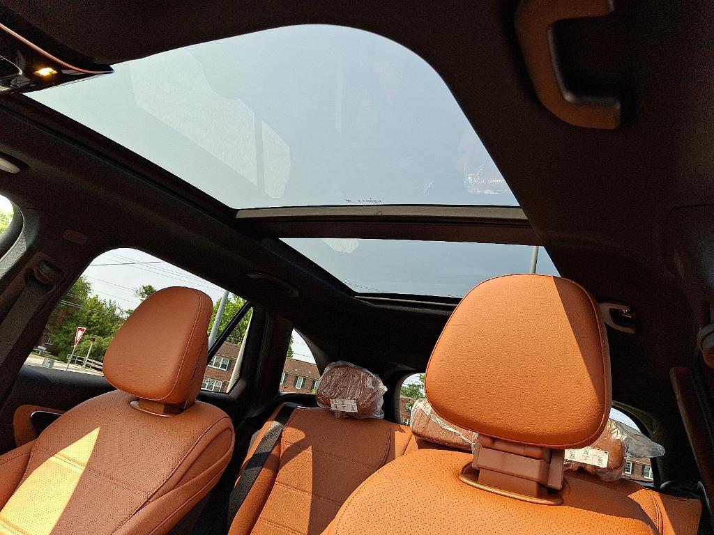 new 2025 Mercedes-Benz GLC 300 car, priced at $54,785