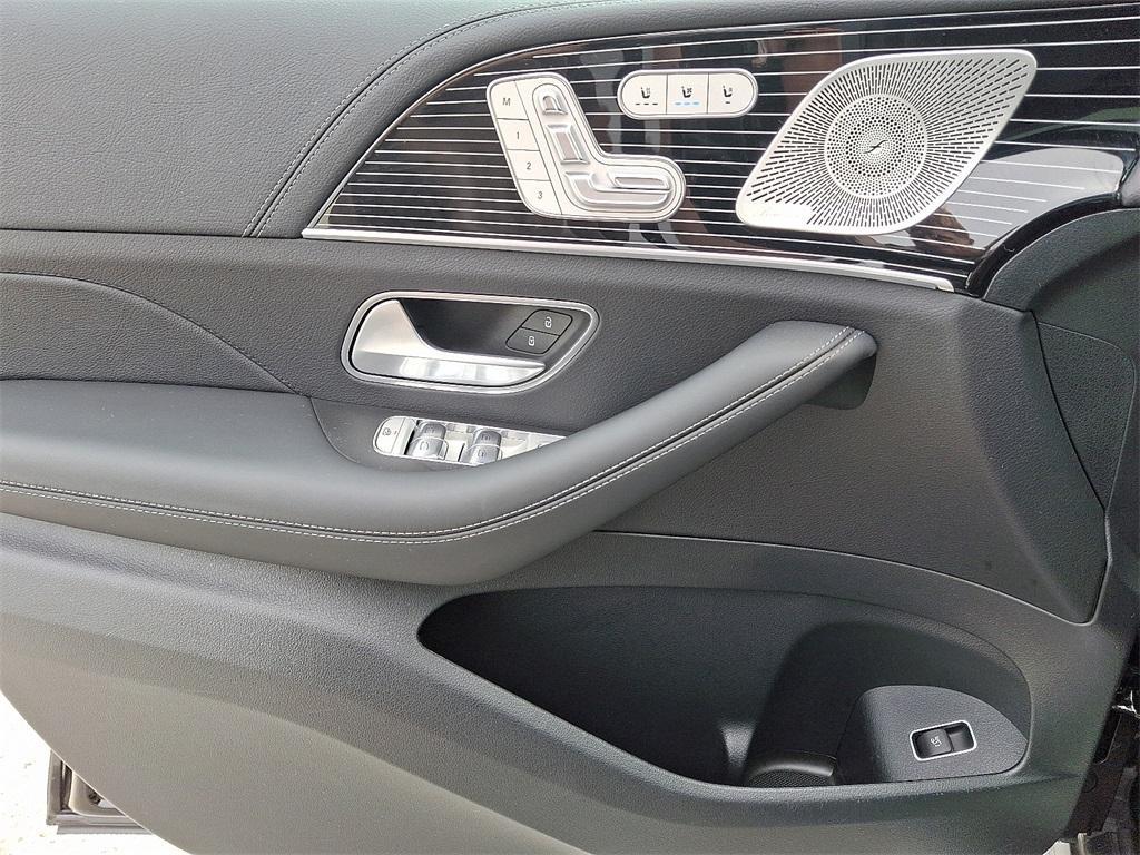 used 2025 Mercedes-Benz GLS 580 car, priced at $108,900