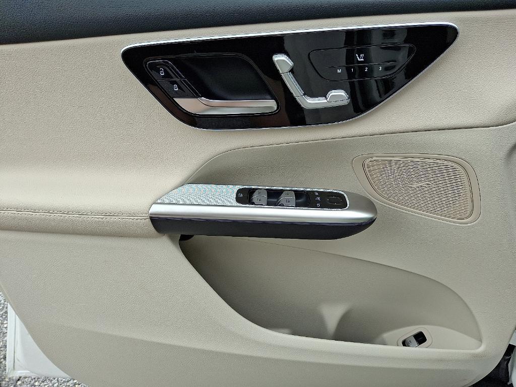 new 2025 Mercedes-Benz GLC 300 car, priced at $80,735