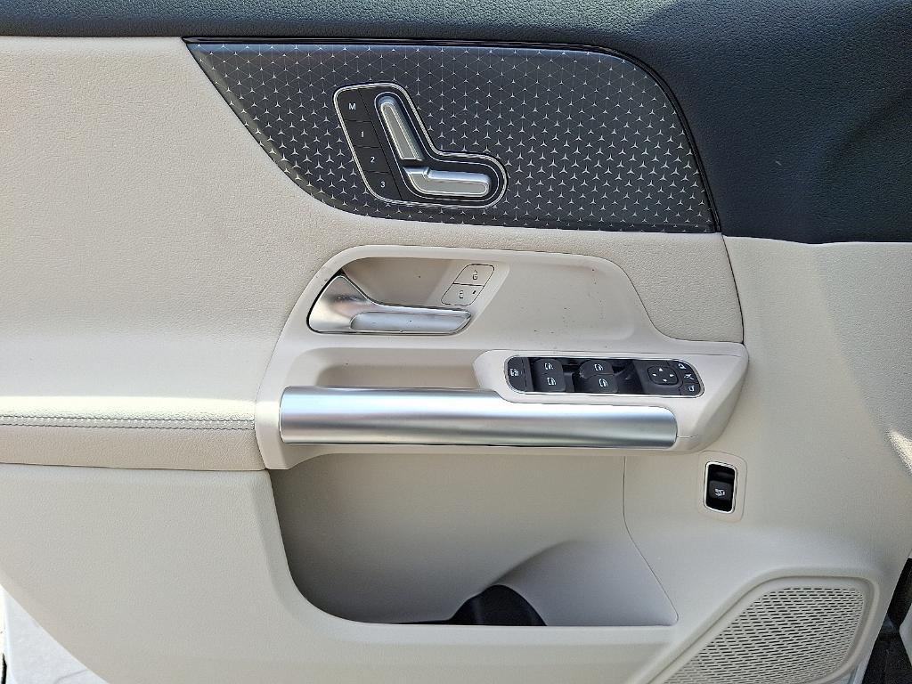 new 2025 Mercedes-Benz GLA 250 car, priced at $44,250