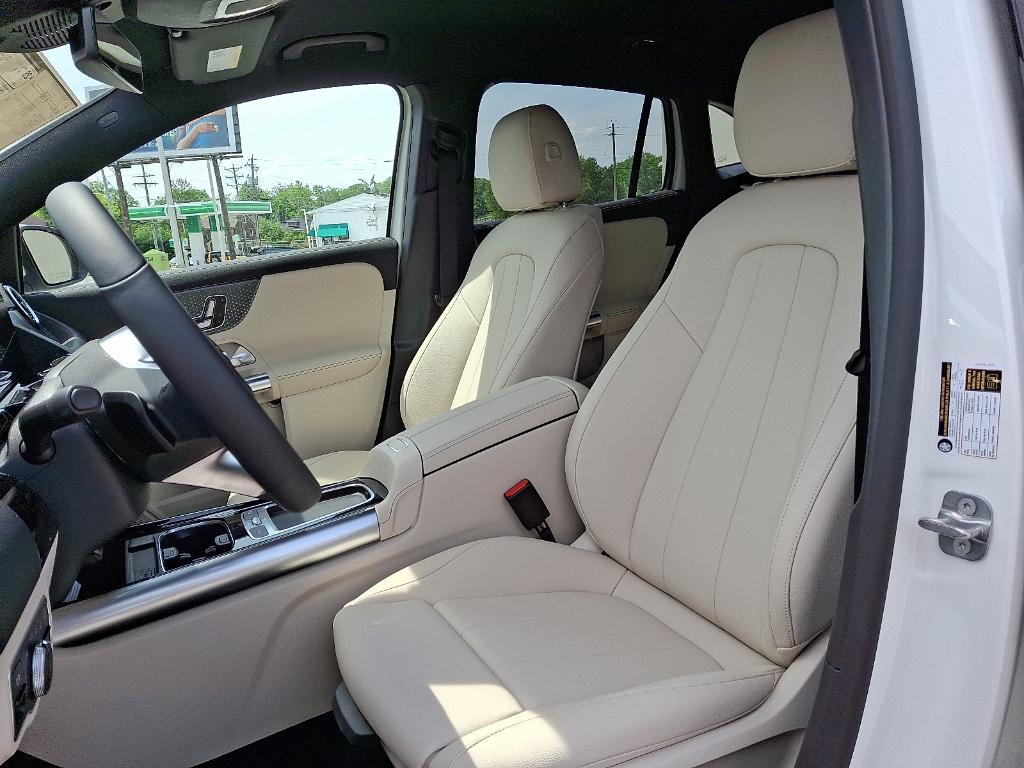new 2025 Mercedes-Benz GLA 250 car, priced at $44,250