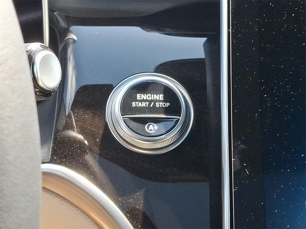 new 2025 Mercedes-Benz GLC 300 car