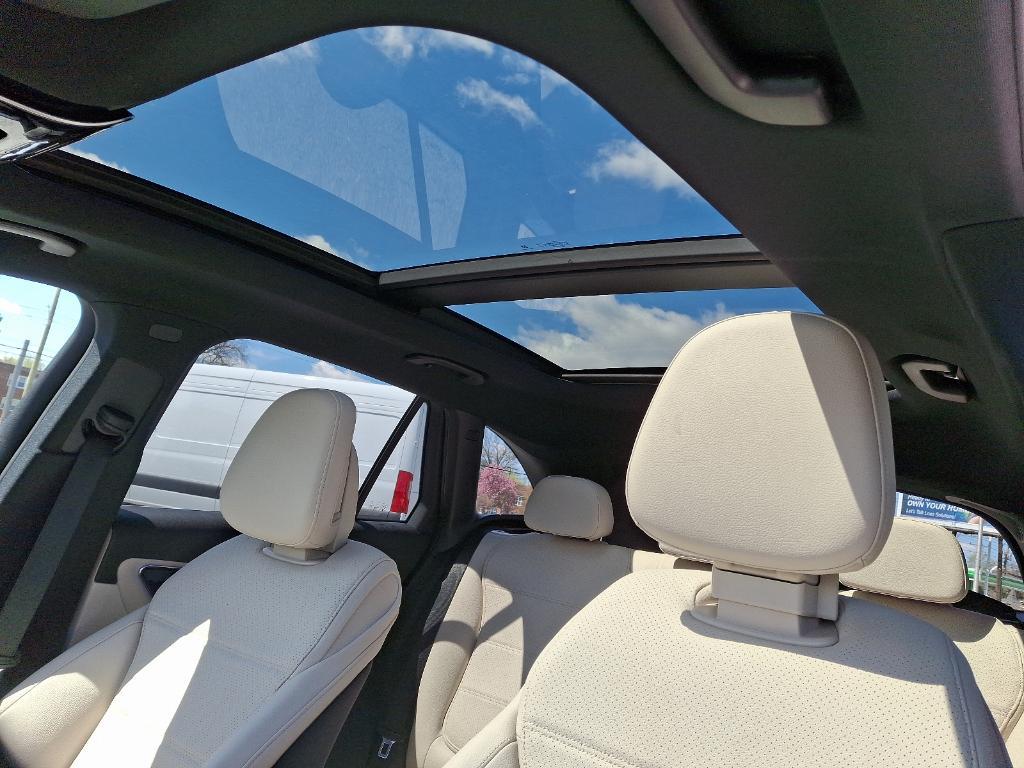 new 2025 Mercedes-Benz GLC 300 car