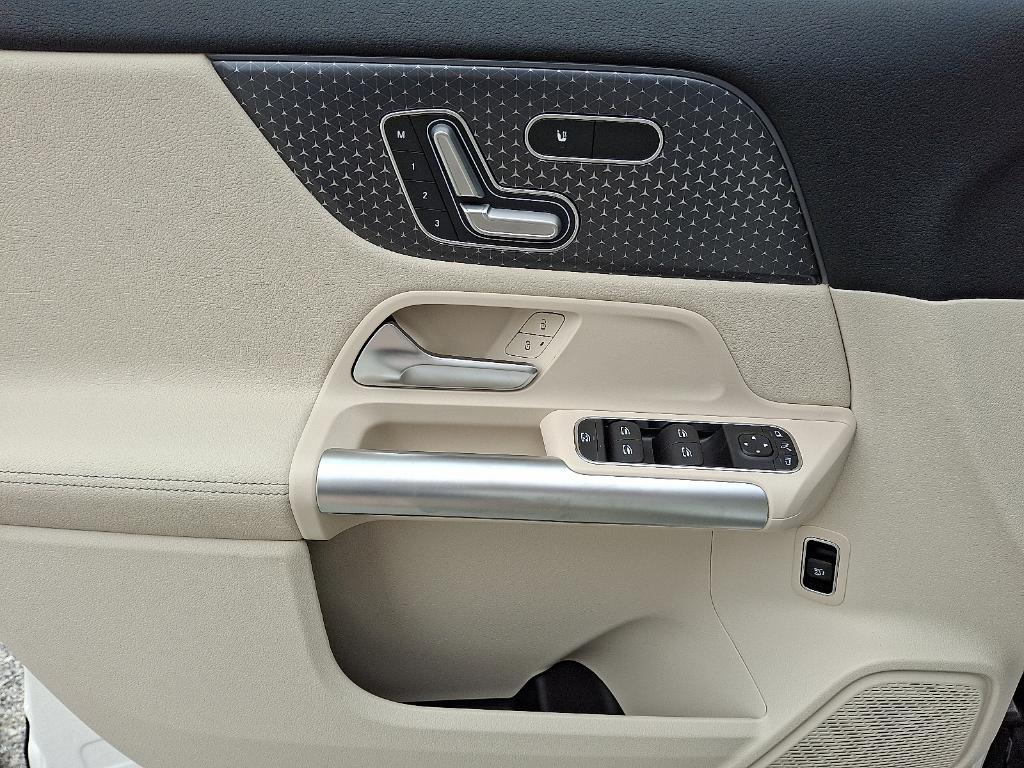 new 2025 Mercedes-Benz GLA 250 car