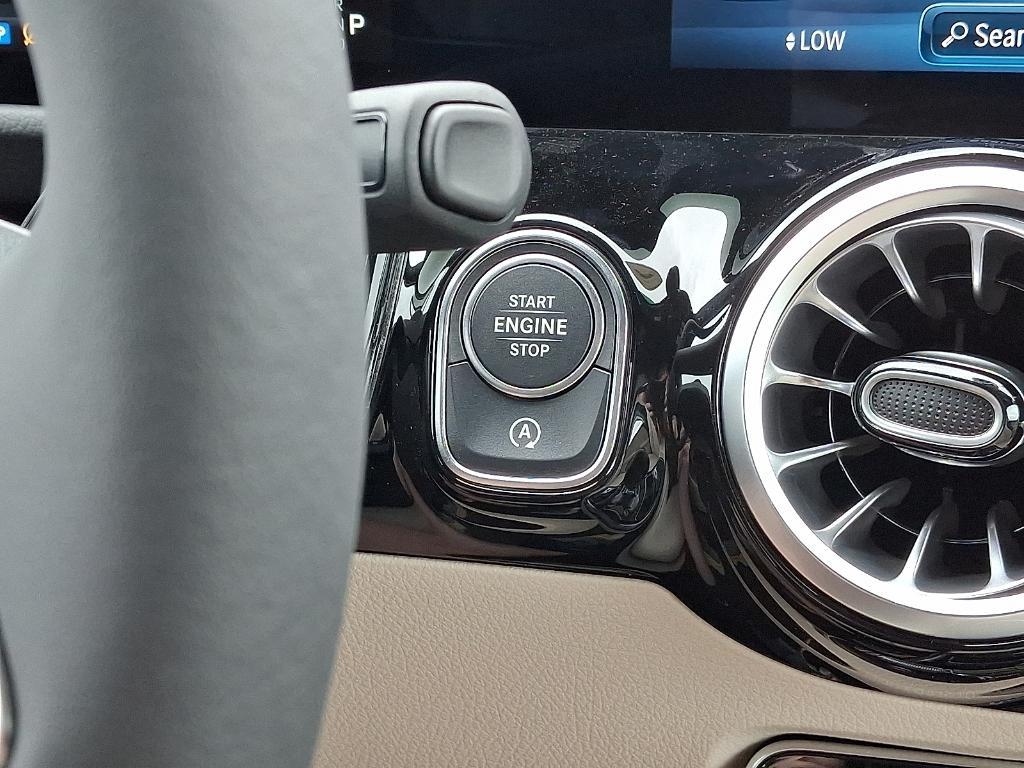 new 2025 Mercedes-Benz GLA 250 car