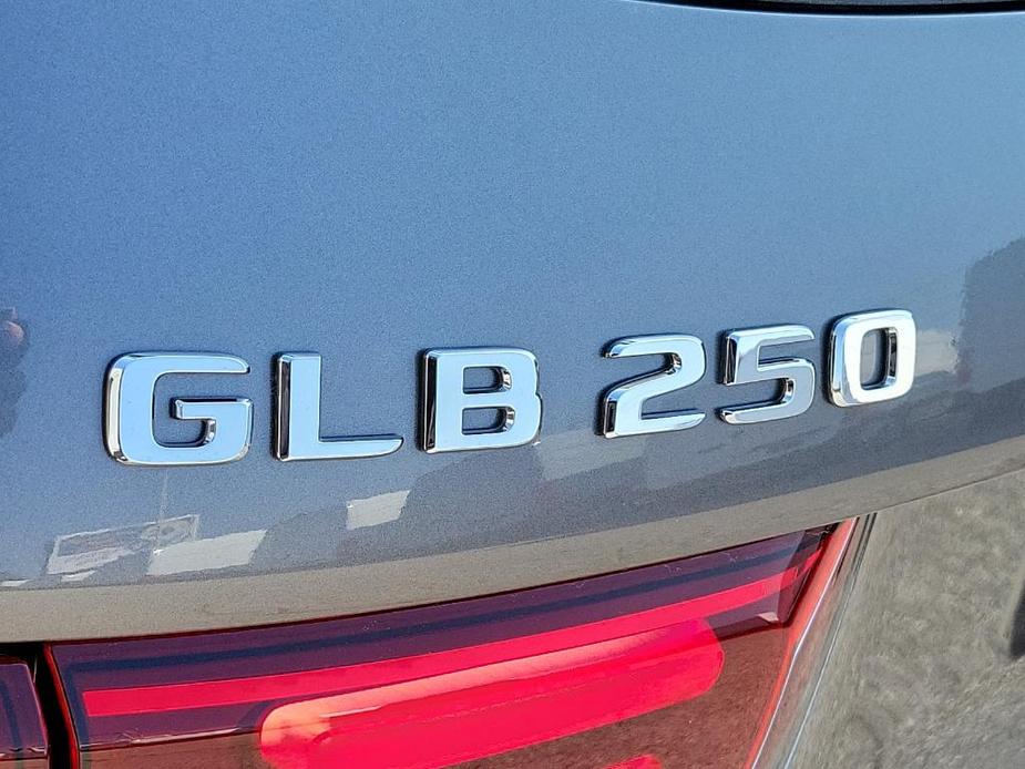 new 2024 Mercedes-Benz GLB 250 car, priced at $53,390
