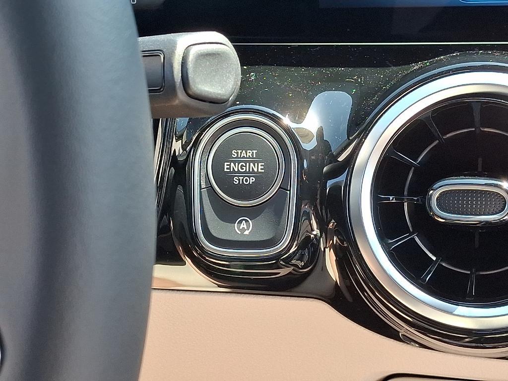 new 2025 Mercedes-Benz GLA 250 car, priced at $44,250