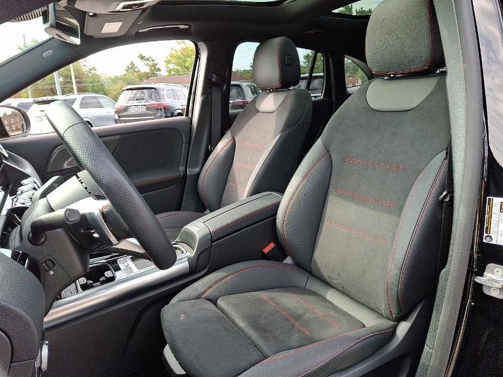 used 2025 Mercedes-Benz GLA 250 car, priced at $43,900