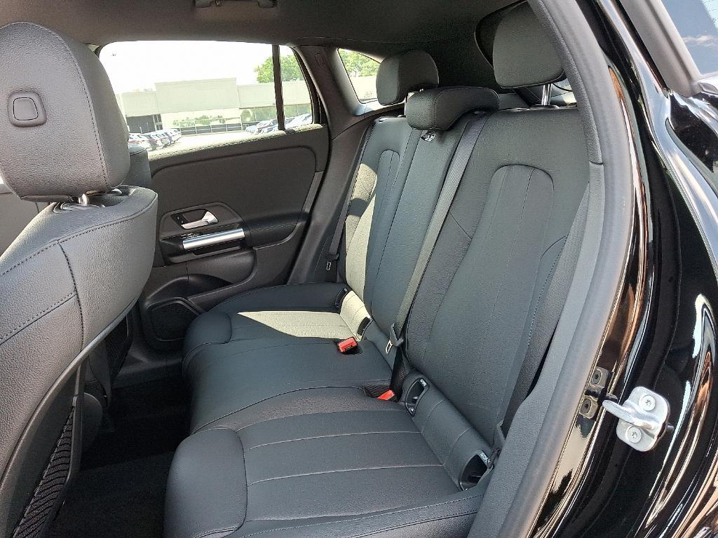 new 2025 Mercedes-Benz GLA 250 car, priced at $47,295