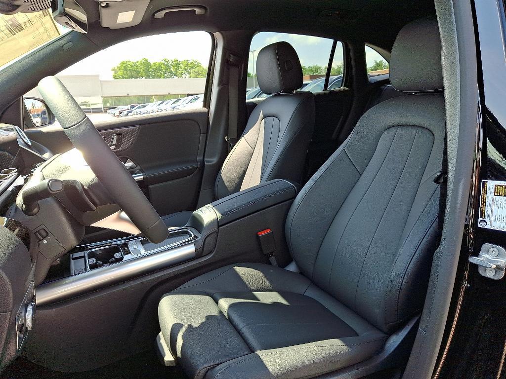 new 2025 Mercedes-Benz GLA 250 car, priced at $47,295