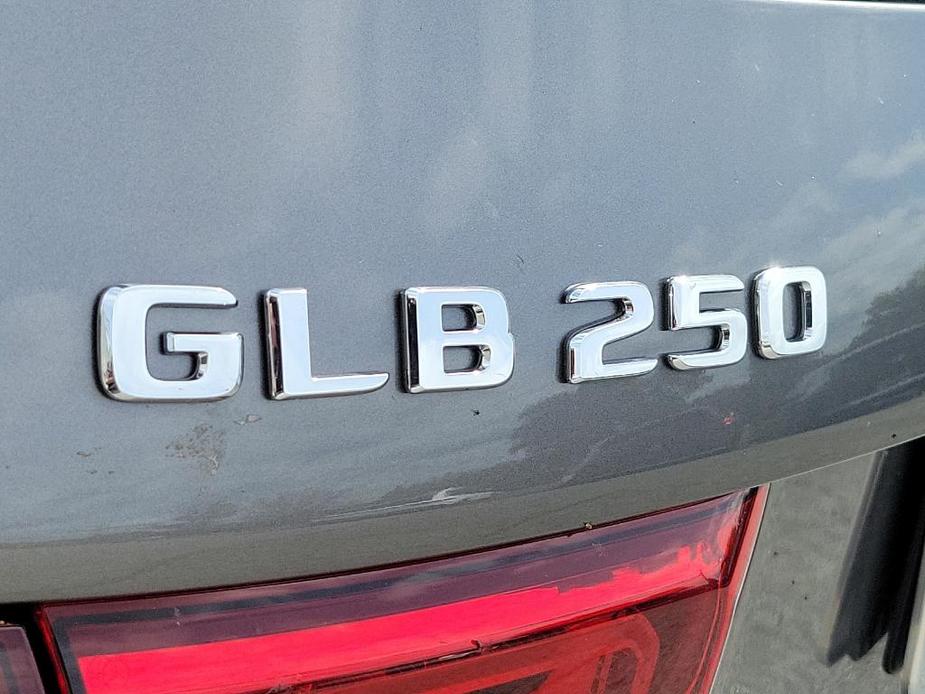 new 2023 Mercedes-Benz GLB 250 car, priced at $51,290