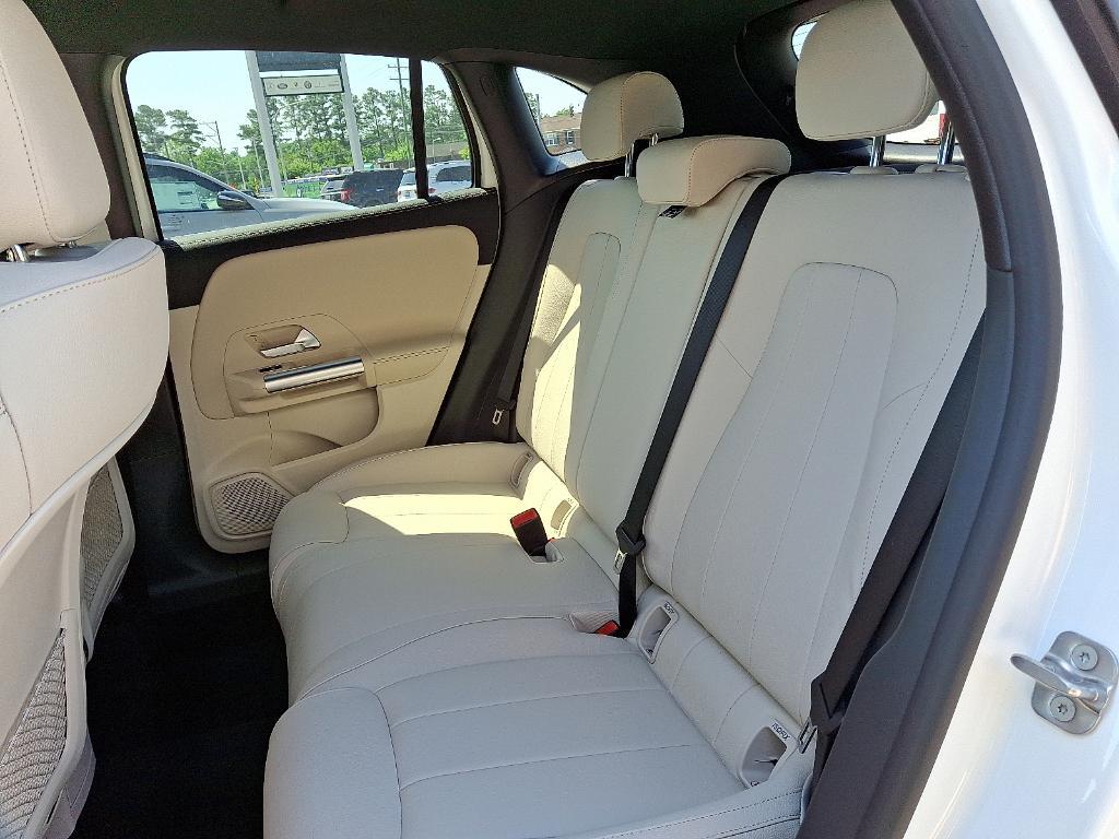 new 2025 Mercedes-Benz GLA 250 car, priced at $44,250