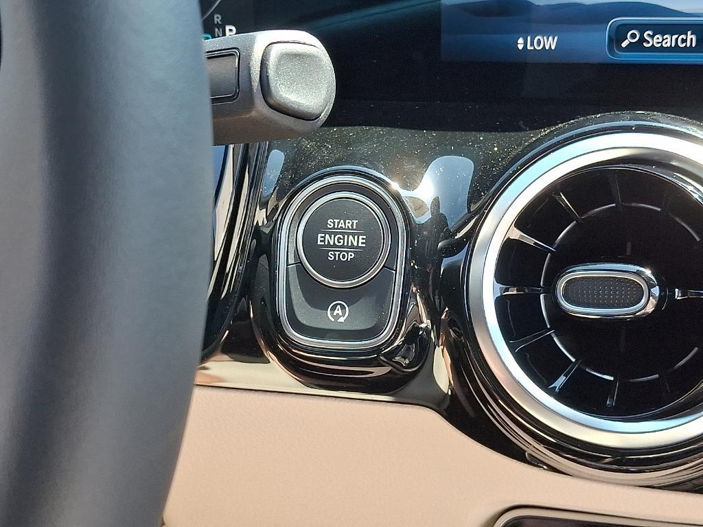 new 2025 Mercedes-Benz GLA 250 car, priced at $44,250