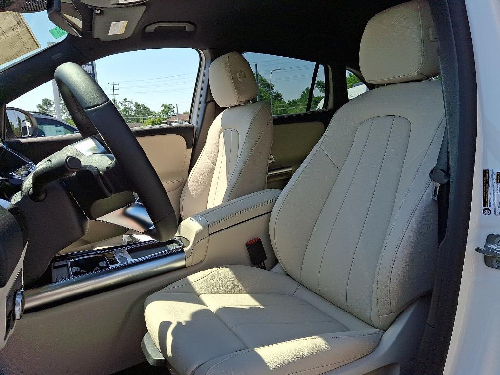 new 2025 Mercedes-Benz GLA 250 car, priced at $44,250