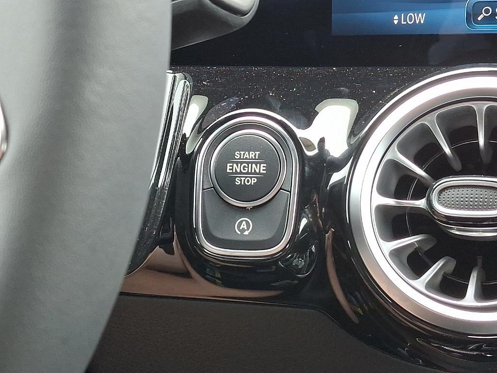 new 2025 Mercedes-Benz GLA 250 car, priced at $47,295