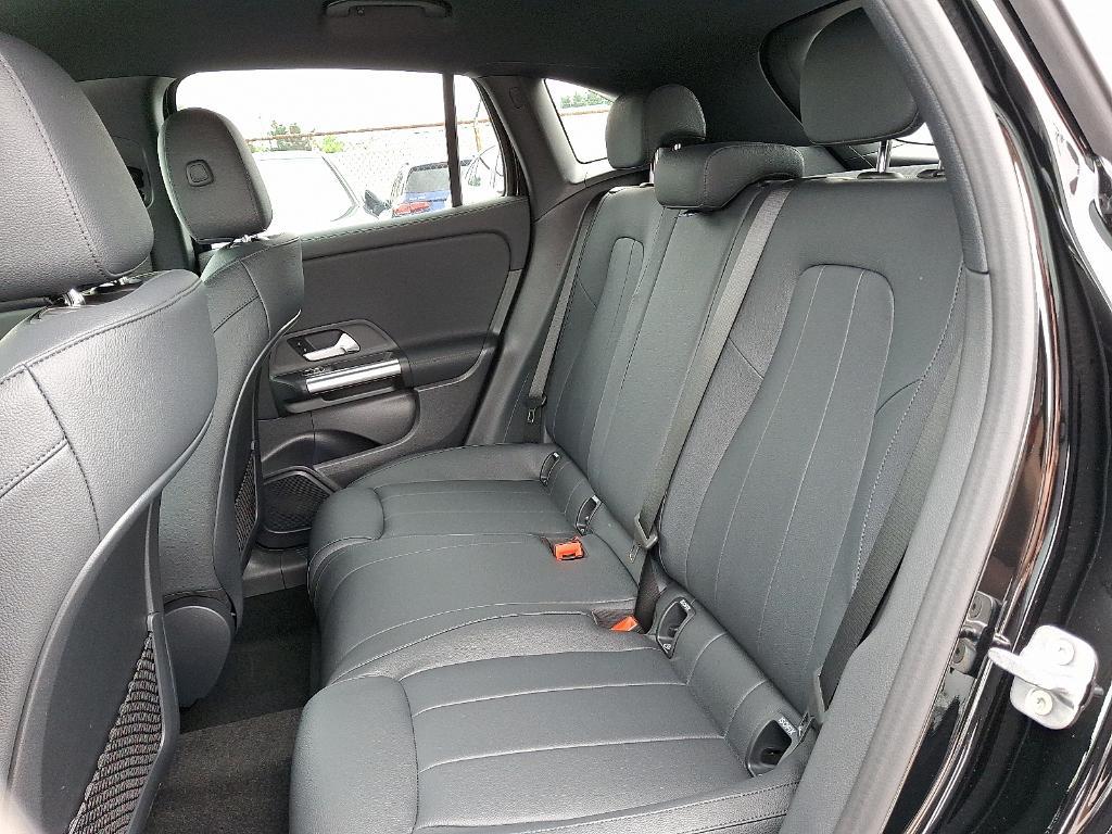 new 2025 Mercedes-Benz GLA 250 car, priced at $47,295