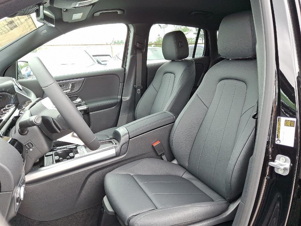 new 2025 Mercedes-Benz GLA 250 car, priced at $47,295