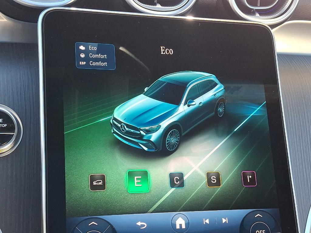 new 2025 Mercedes-Benz GLC 300 car