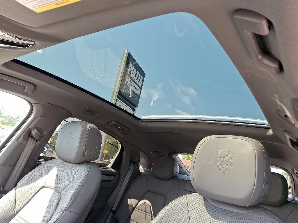 used 2022 Porsche Cayenne E-Hybrid Coupe car, priced at $74,900
