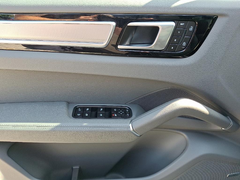 used 2022 Porsche Cayenne E-Hybrid Coupe car, priced at $74,900