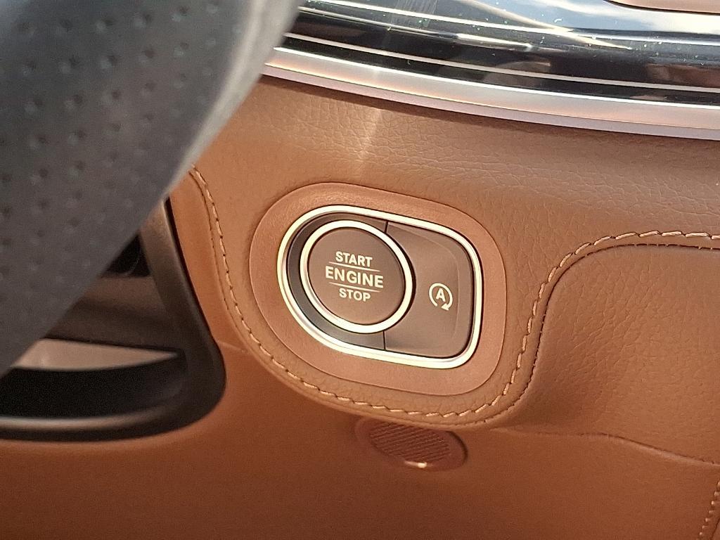 new 2025 Mercedes-Benz GLS 580 car, priced at $127,100