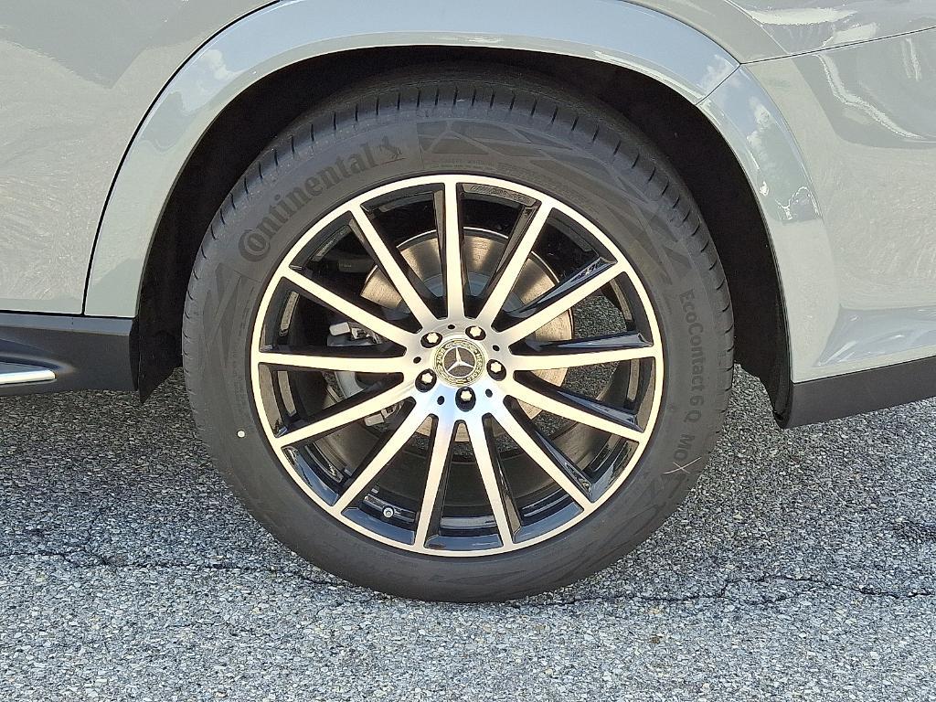 new 2025 Mercedes-Benz GLS 580 car, priced at $127,100