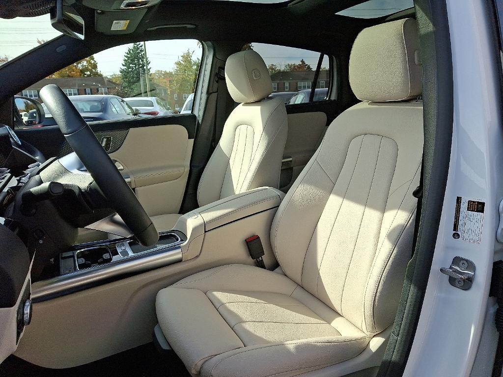 used 2025 Mercedes-Benz GLA 250 car, priced at $43,900