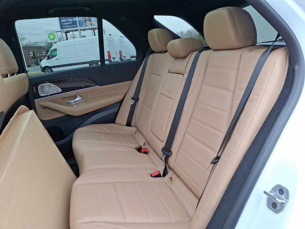 new 2025 Mercedes-Benz GLE 450 car, priced at $81,375