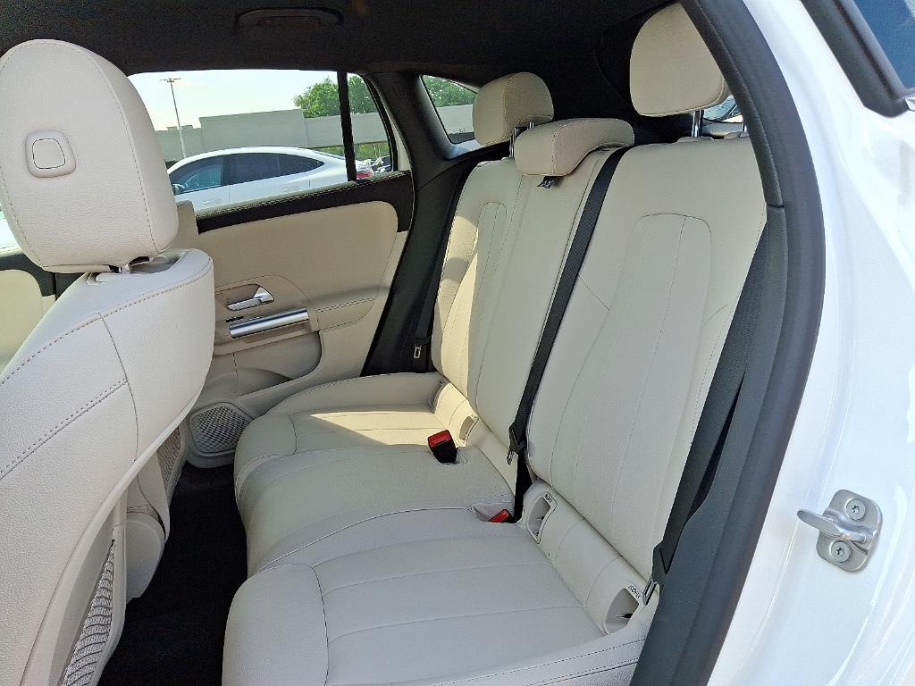 new 2025 Mercedes-Benz GLA 250 car, priced at $47,295
