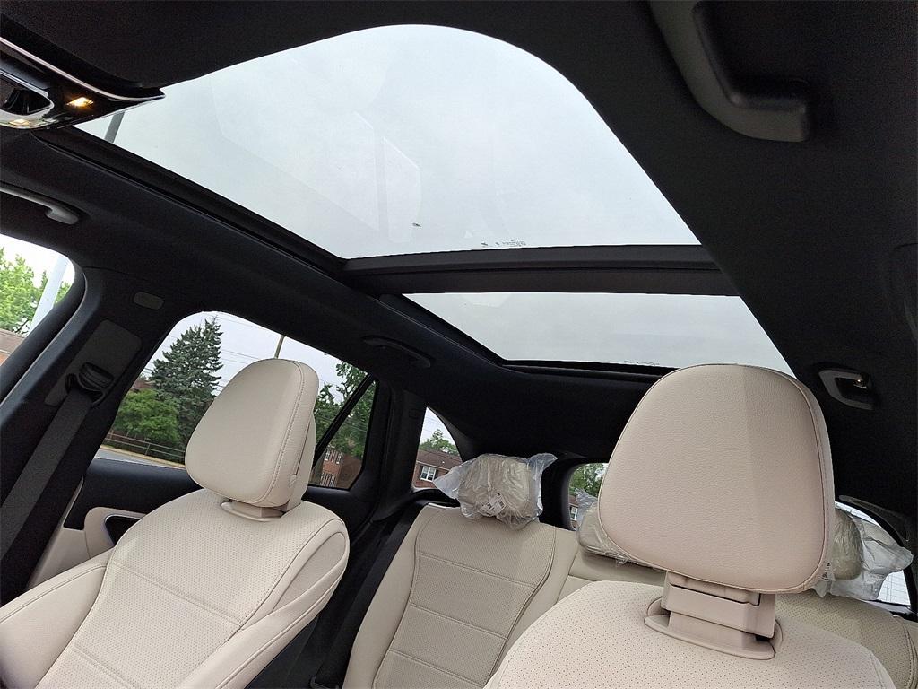 new 2025 Mercedes-Benz GLC 300 car, priced at $54,785