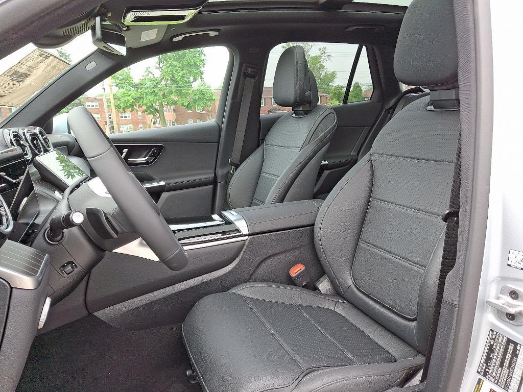 new 2025 Mercedes-Benz GLC 300 car, priced at $55,735