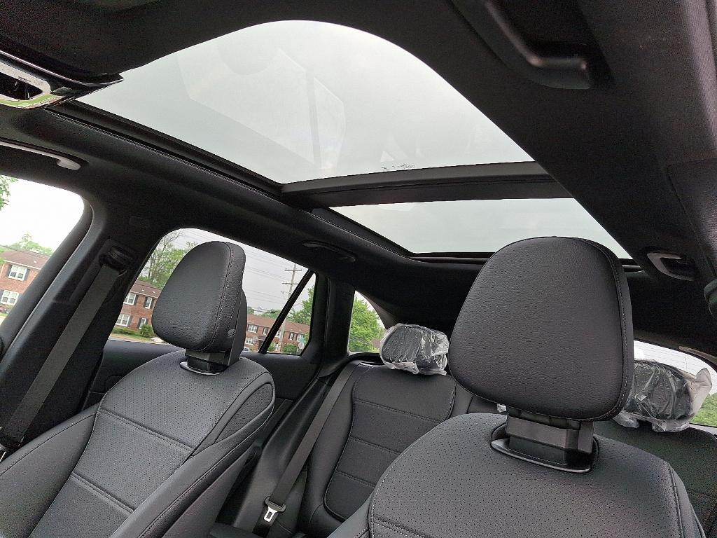 new 2025 Mercedes-Benz GLC 300 car, priced at $55,735